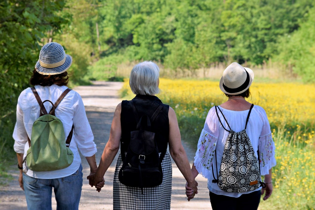 3_Frauen_Spaziergang__pixabay.jpg
