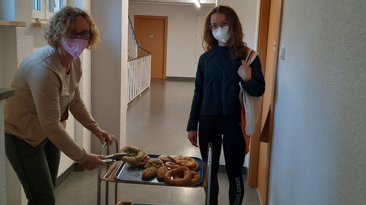 2021__April__Foodsharing_Aktion_Haus_Kufsteiner_Platz__Brot__mp.jpg