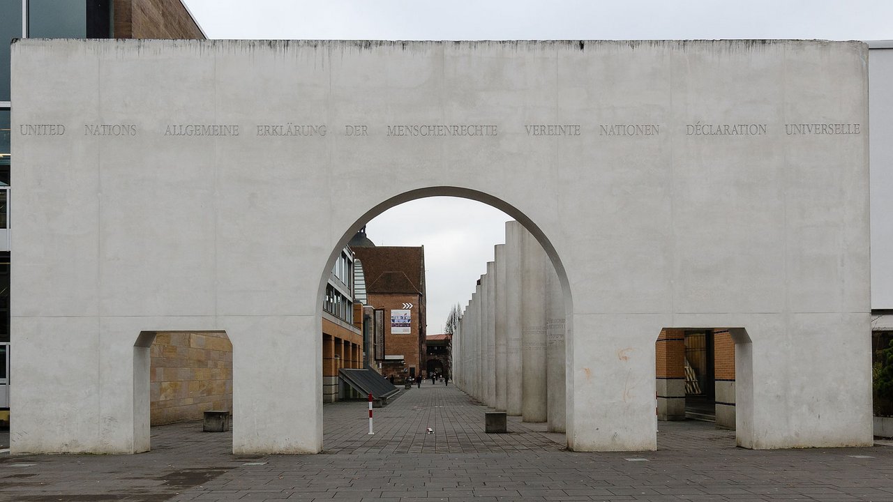Strasse-der-Menschenrechte-Eingang-2012.jpg