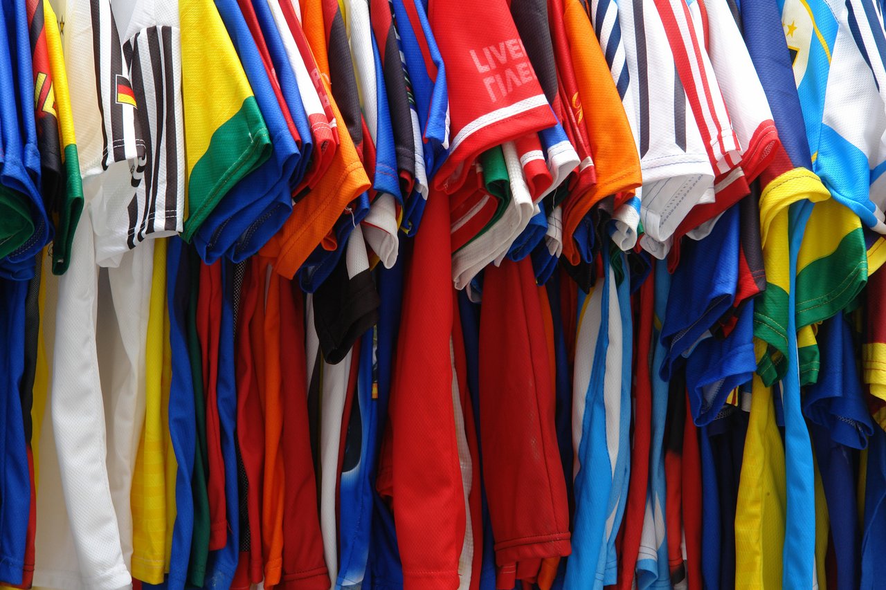 Fussballtrikots___Quelle_AdobeStock_15995047.jpeg