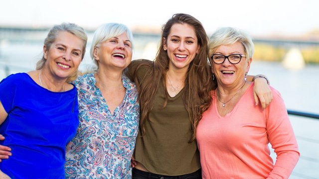 Frauengruppe__AdobeStock_181774551.jpeg