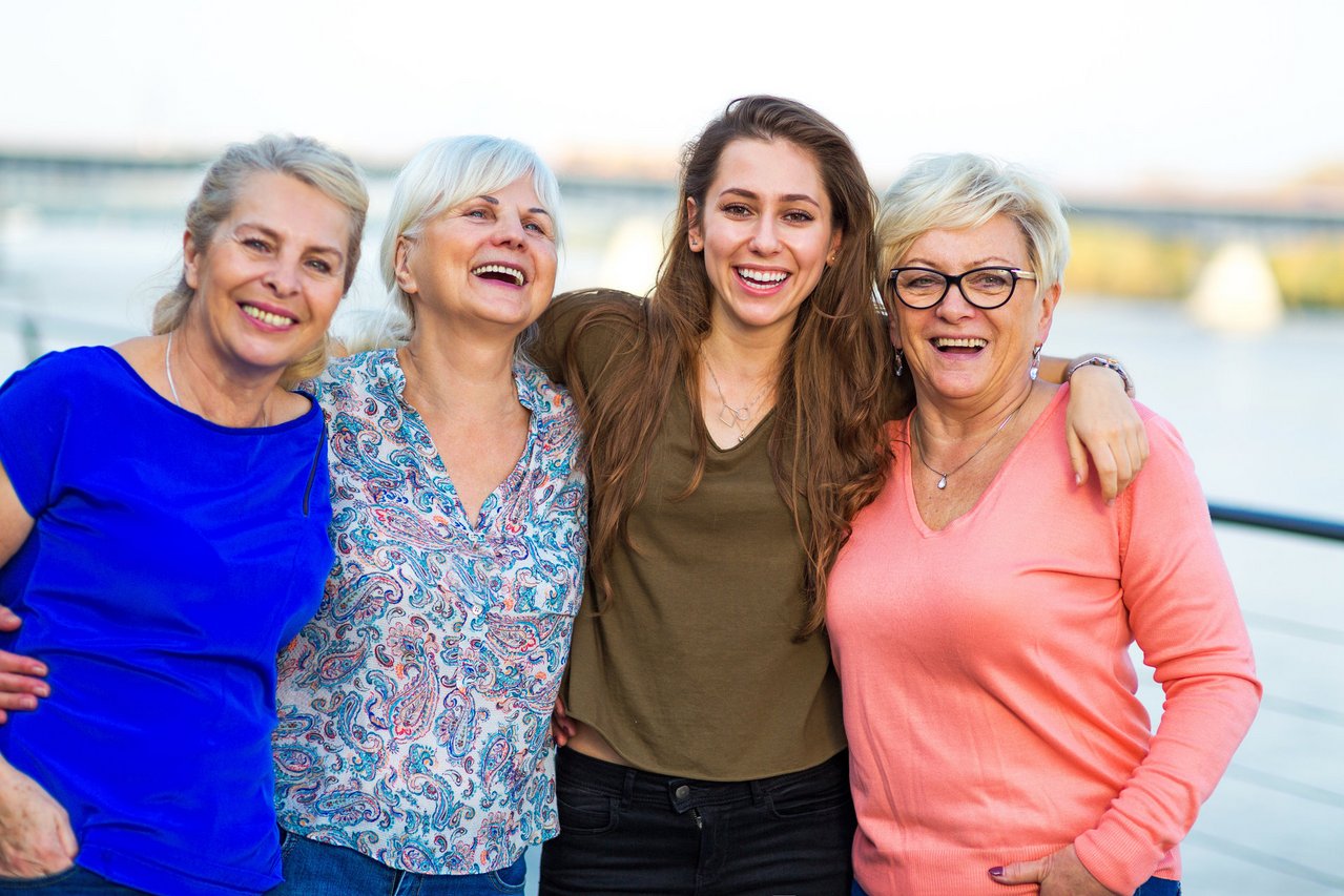 Frauengruppe__AdobeStock_181774551.jpeg