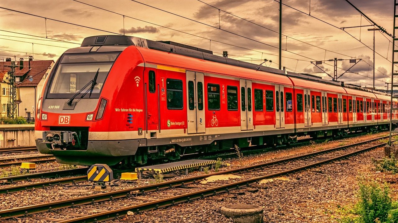 Eisenbahn__Quelle_pixabay.com.jpg