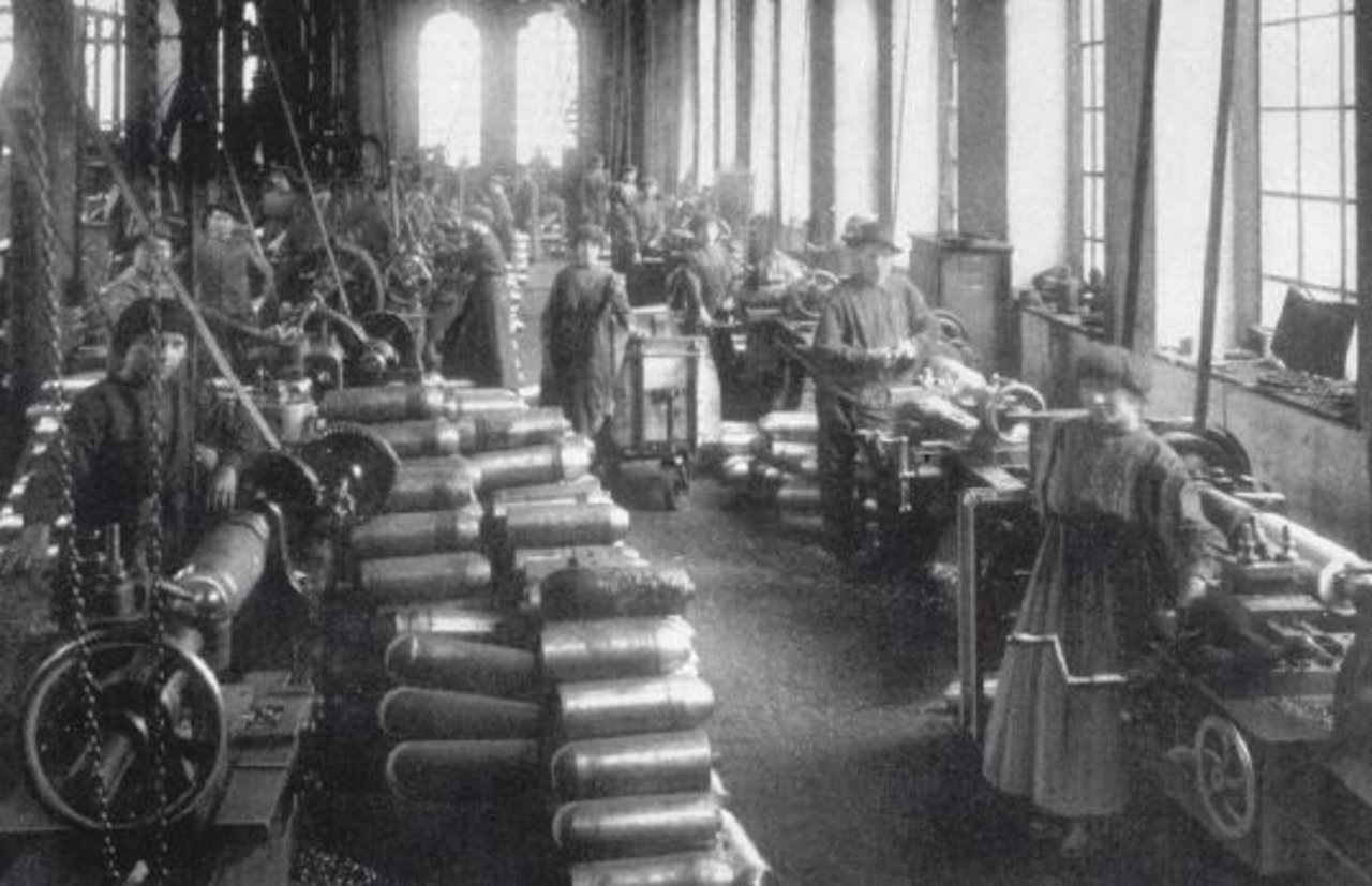 GranatendrehenFabrik1916.JPG