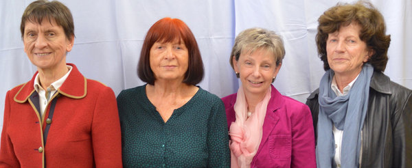 Hof: 1. Vorsitzende: Ilse Innmann (2. v.re.) v. re.: 2. Vorsitzende: Helga Müller Schriftführerin: Christa Schlegel Kassenführerin: Elisabeth Wehner
