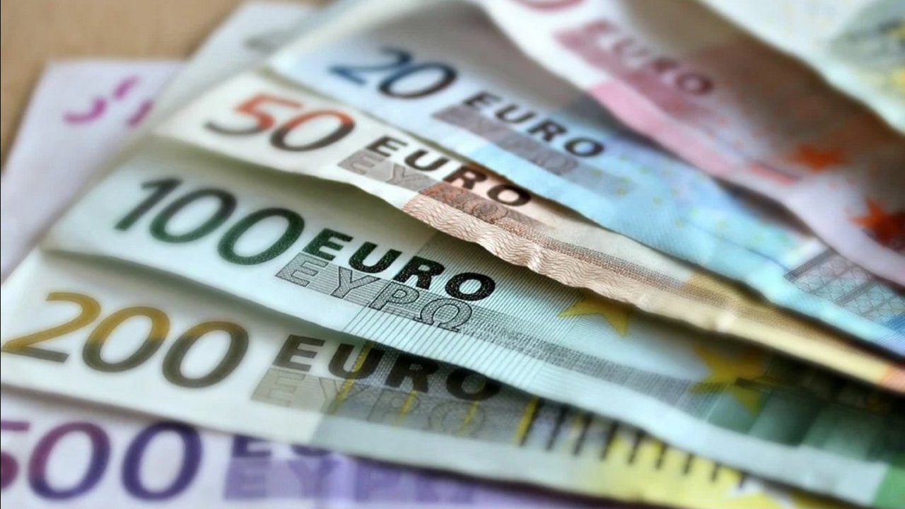 Banknoten_von_martaposemuckel_auf_pixabay.jpg