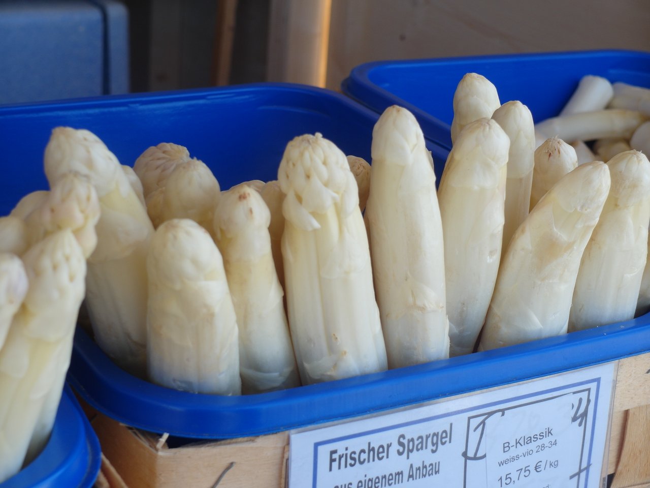 SpargelimVerkauf.JPG