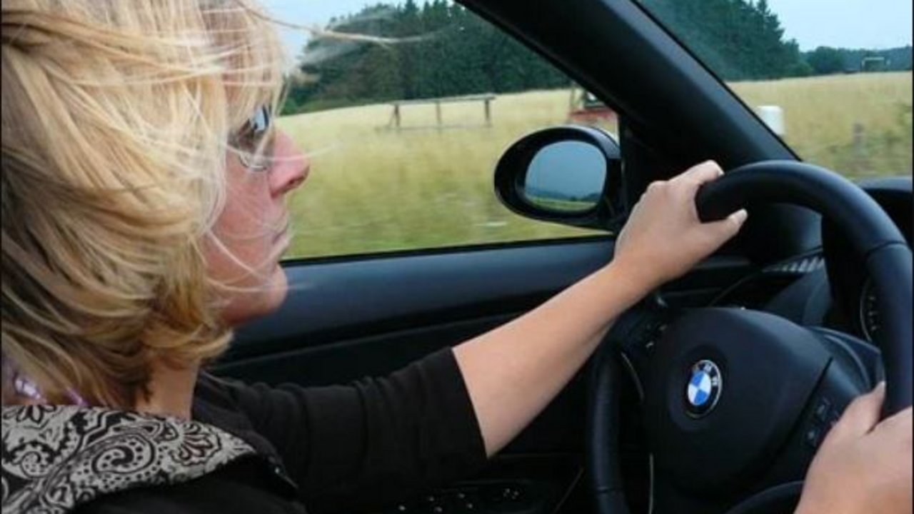 Frau_Person_Cabrio_Pixabay.JPG