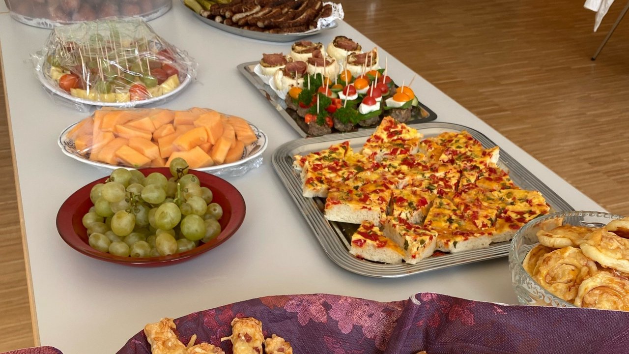 Buntes_Buffet__quer_ohne_Haende.jpg