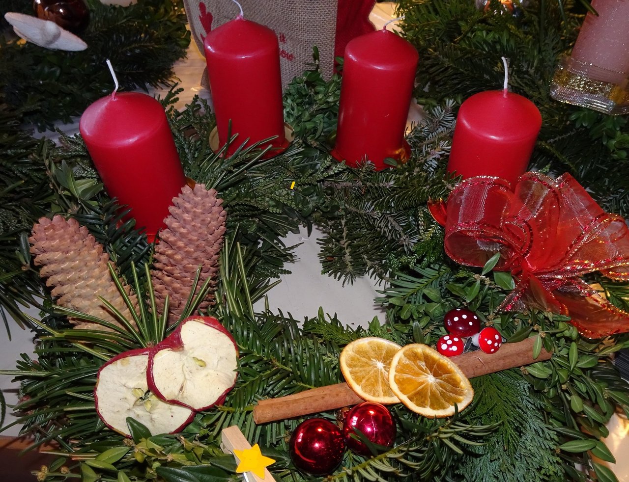 Floss_Adventskranz_in_rot.jpg