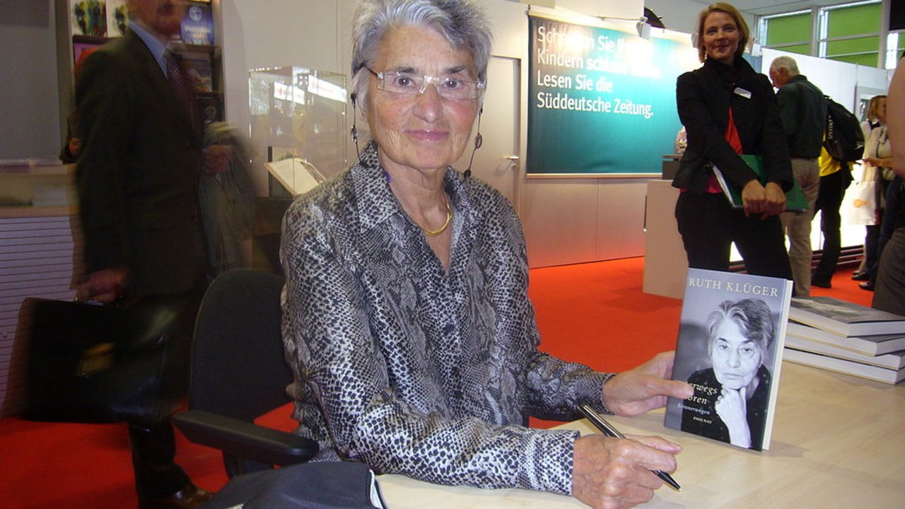 Ruth_Klueger_c-Das_blaue_Sofa_-_Club_Bertelsmann.jpg