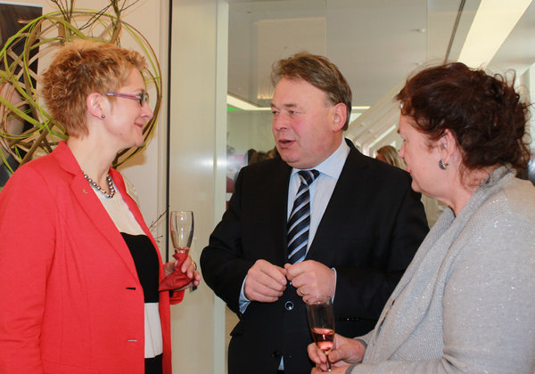 v.li.: Susanne Gast, Minister Helmut Brunner, Dietlinde Kunad
