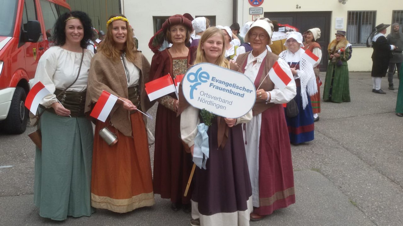 NoerdlingenStadtmauerfestUmzug.jpg