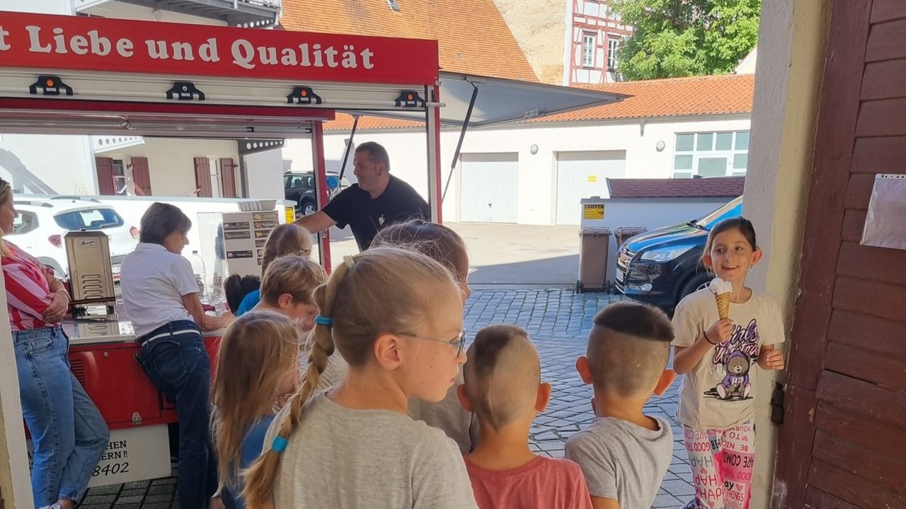 2026__31.8.__Eiswagen_für_Homepage.jpg