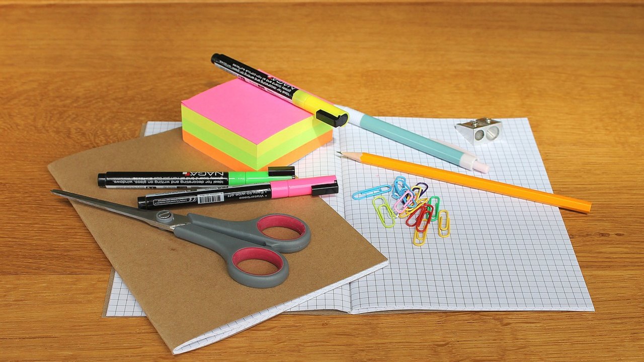 desk_pixabaycom.jpg