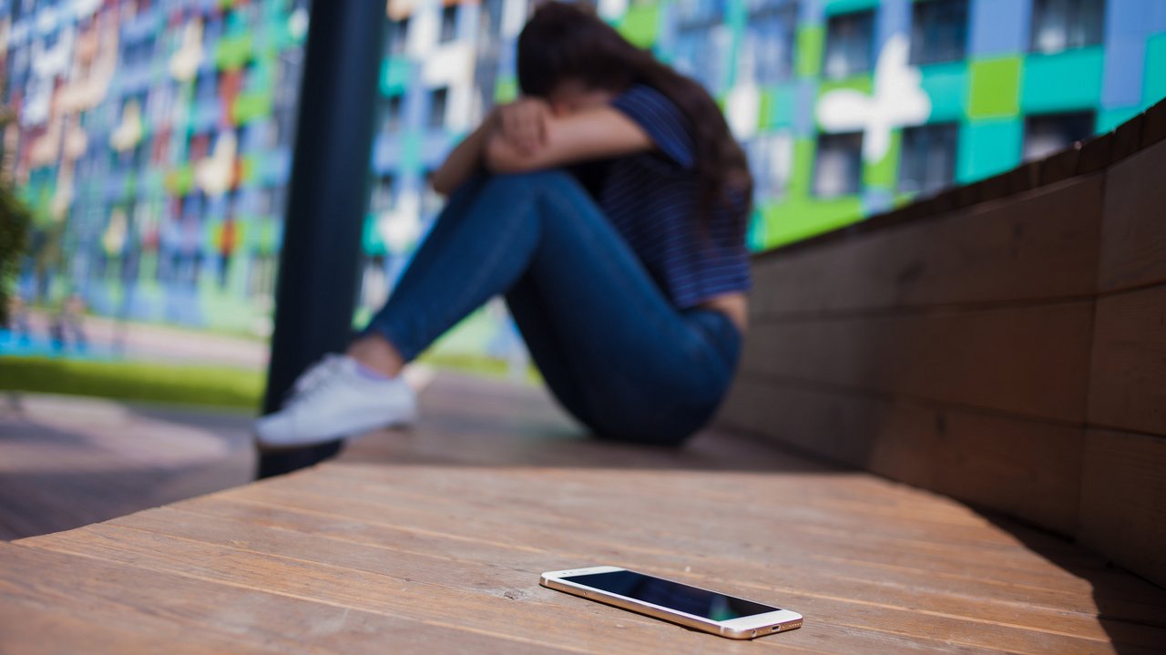 Seite_7_-_Stalking__Quelle_AdobeStock_281797790.jpeg