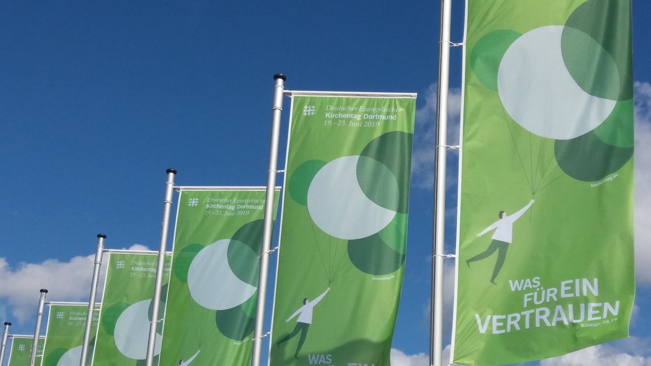 Kirchentag_Dortmund_Fahnen.jpg
