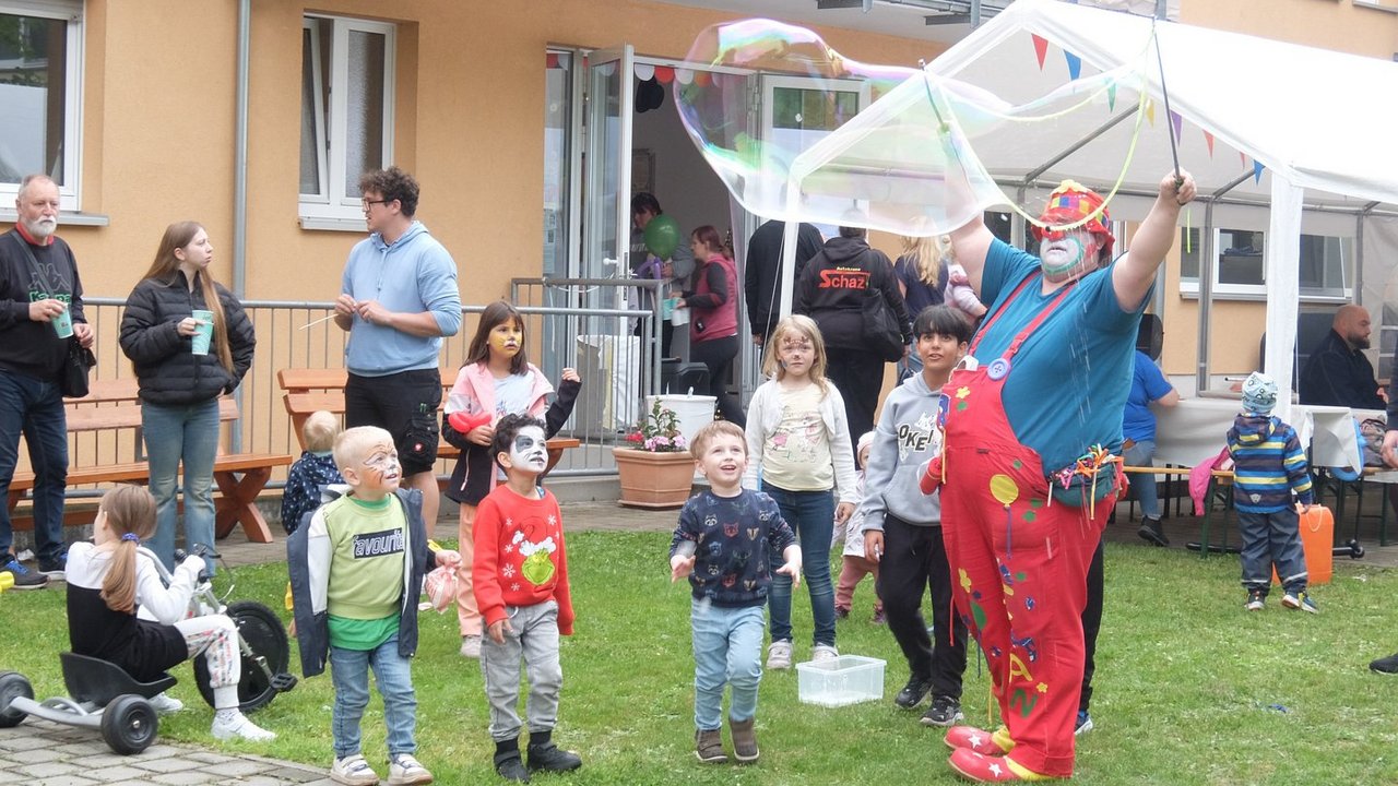 Seite_14_15__Clown_Seifenblase.JPG