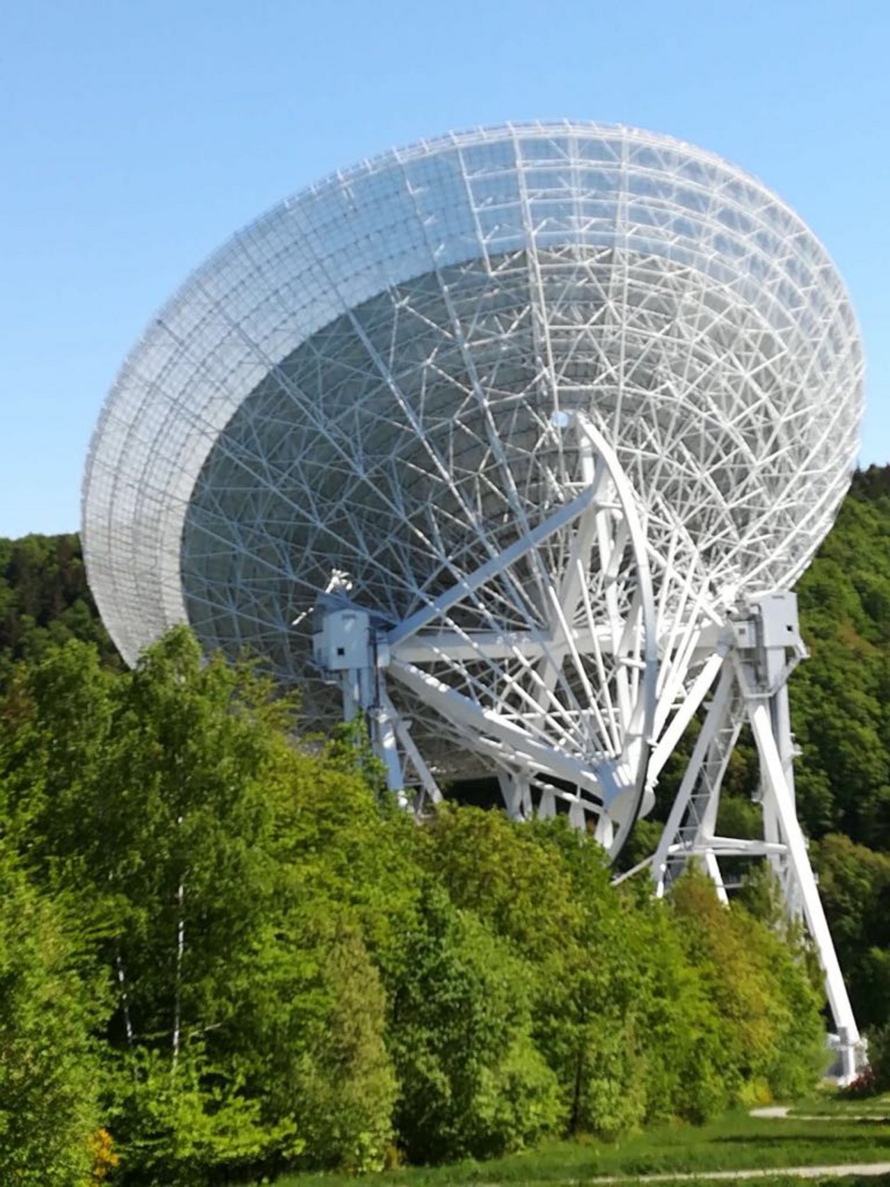 Eifel_Radioteleskop_Effelsberg.jpg