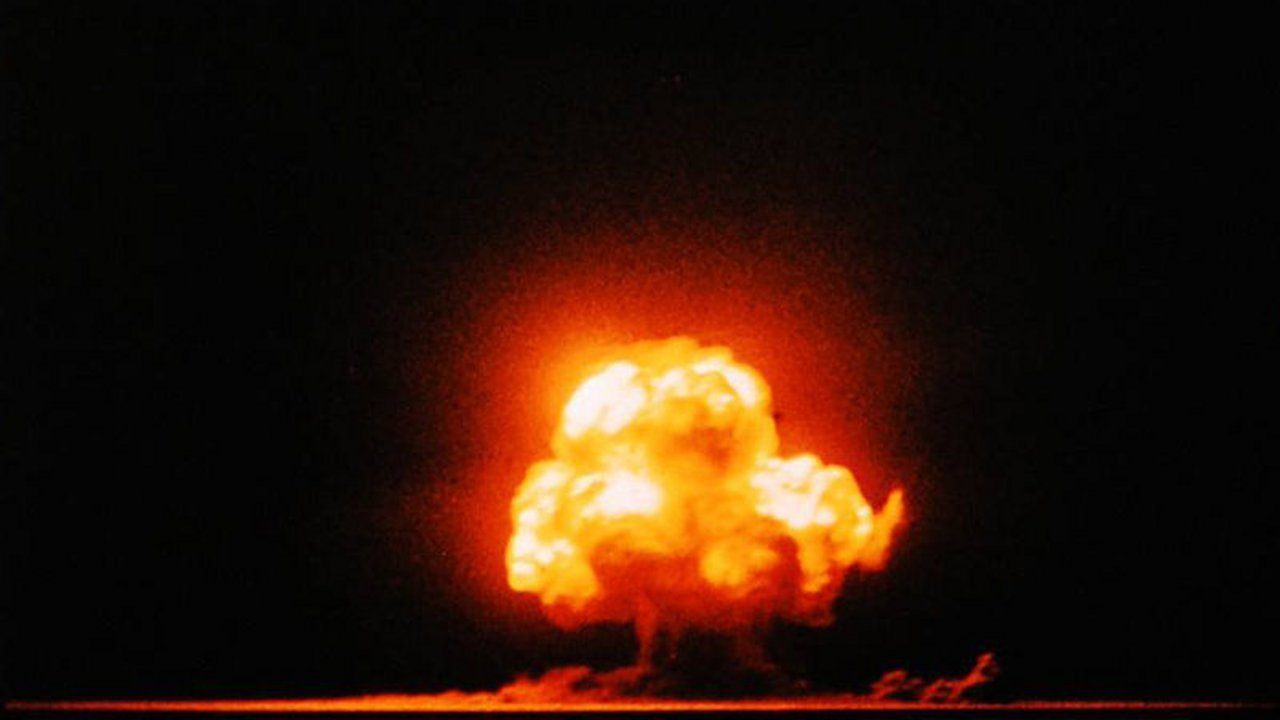Trinity_shot_color__Jack_W._Aeby__16.7.1945__gemeinfrei.jpg