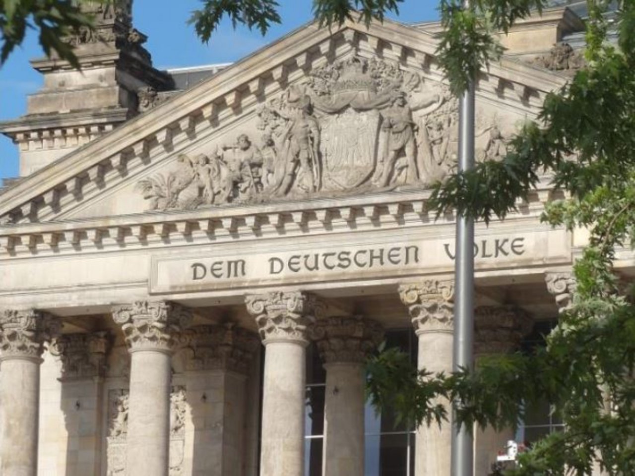 Reichstag_Giebel.JPG