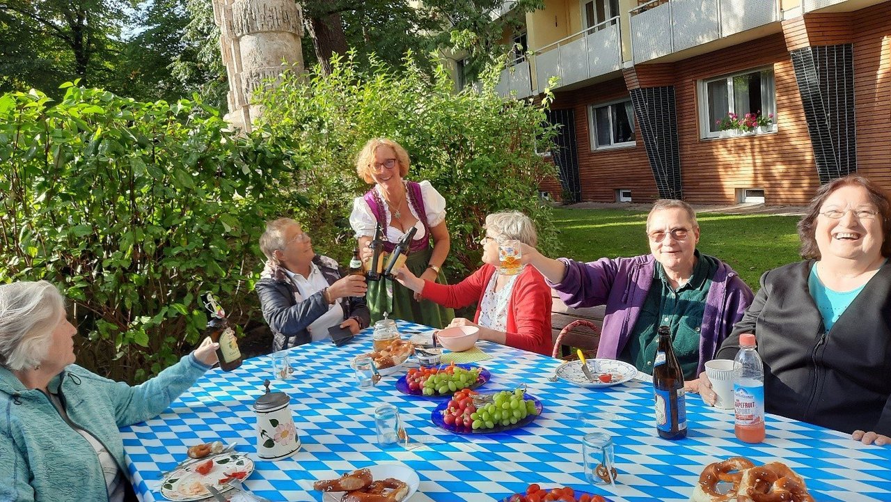 2022__23.9.__Wiesn_im_Garten.jpg