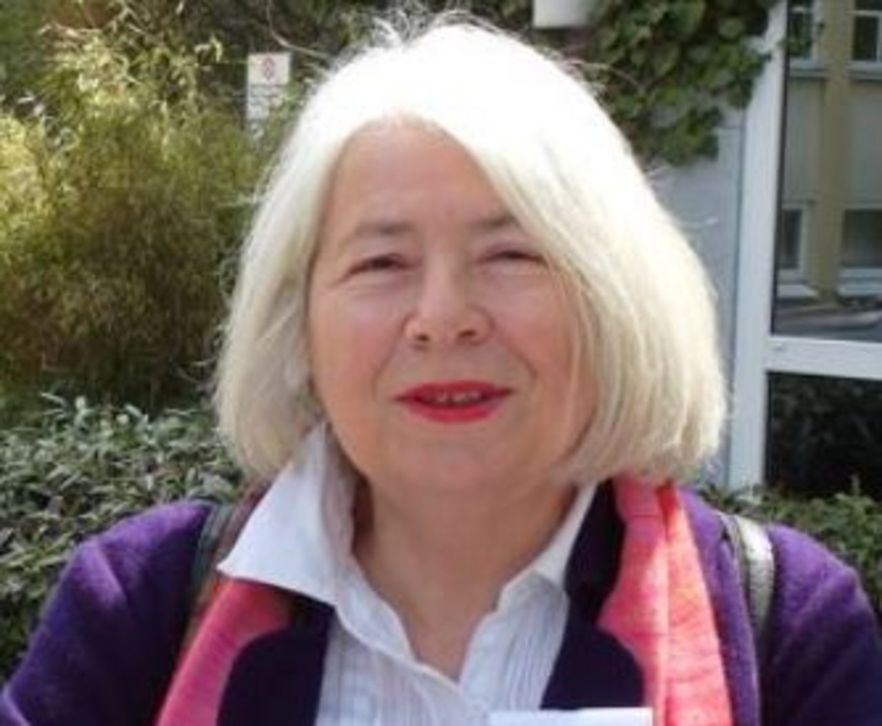 Inge_Gehlert_lila_Jacke.JPG