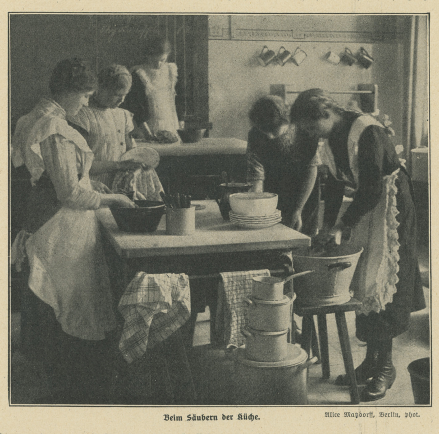Quelle: Die Welt der Frau, 1915, 15, S. 250; Foto: Alice Matzdorff; Bestand Stiftung Archiv der deutschen Frauenbewegung