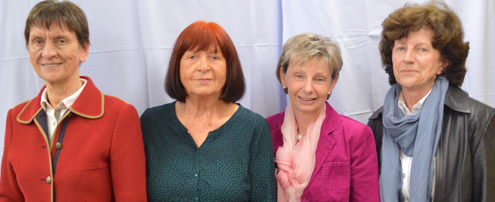 Hof: 1. Vorsitzende: Ilse Innmann (2. v.re.) v. re.: 2. Vorsitzende: Helga Müller Schriftführerin: Christa Schlegel Kassenführerin: Elisabeth Wehner