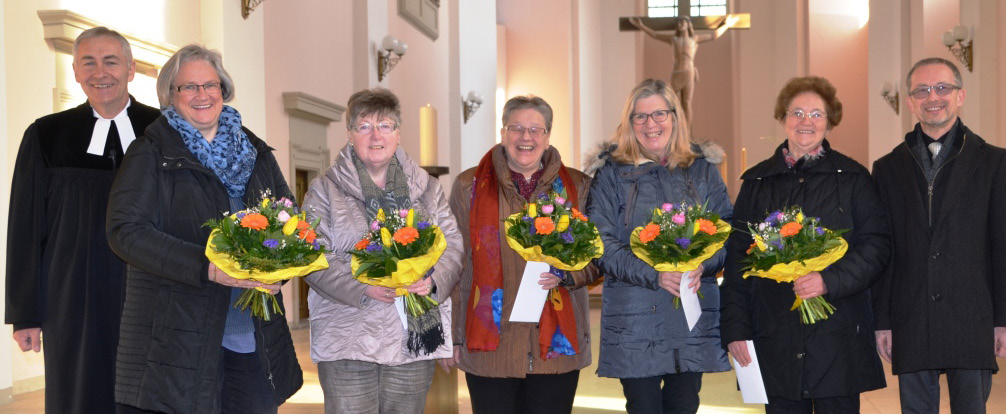 Kitzingen: Das Foto wurde anlässlich der Verabschiedung der langjährigen Vorsitzenden Ilse König und der 2. Vorsitzenden Helene Schamann (3. + 4. v.li.) aufgenommen. 1. Vorsitzende: Astrid Glos (2.v.li.) Stellvertreterinnen: Hanne Freitag (3.v.re.) und
