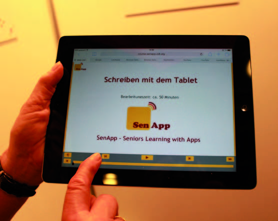 Mitglieder des Frauenbundes begeistern sich für Tablet-PCs
