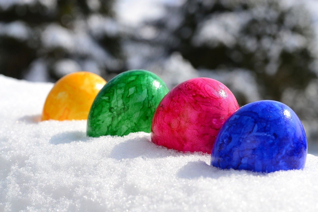 Ostereier_im_Schnee__Quelle_Pixabay.com.jpg